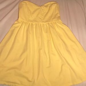 Yellow sweetheart strapless dress 💛🌼